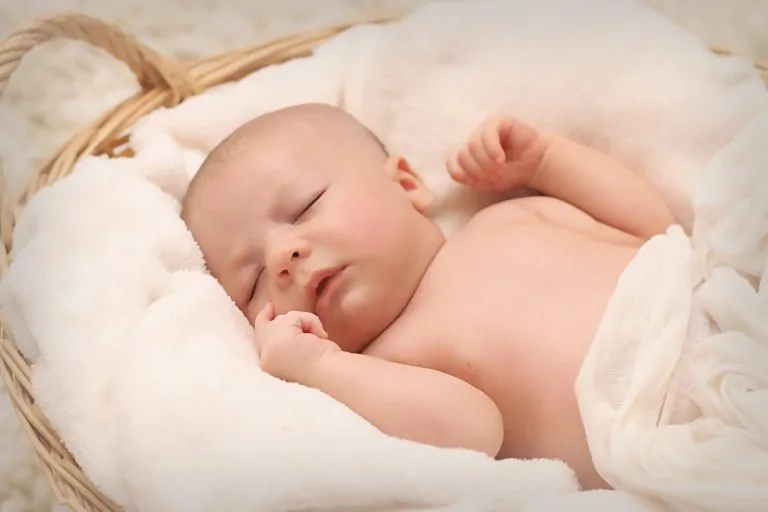 bebe-qui-dort Comment réussir à faire dormir bébé ? Mes podcasts exclusifs avec Wetalk